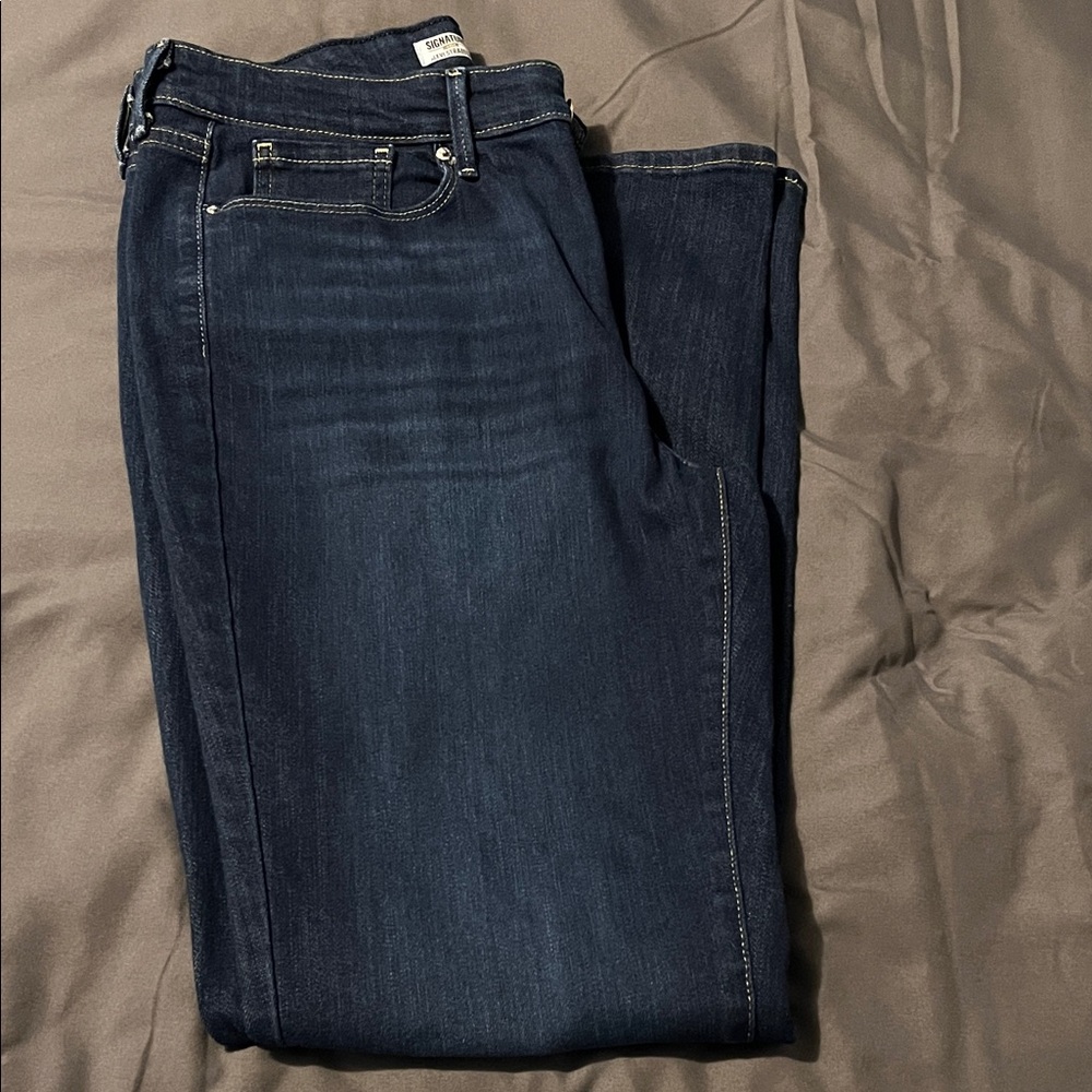 Levi’s Signature Dark Blue Mid-Rise Jeans